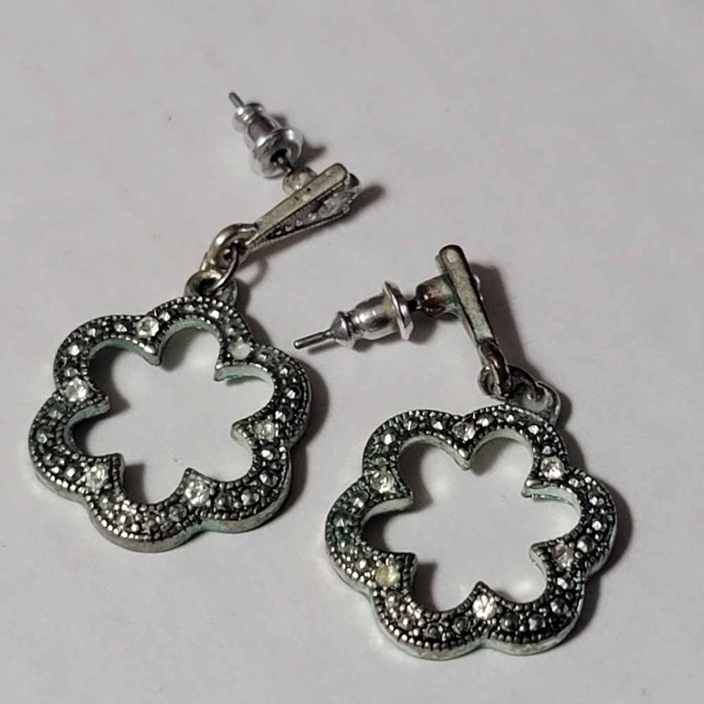 Vintage Style earrings Flower‎ Dangle Silver Studded p06